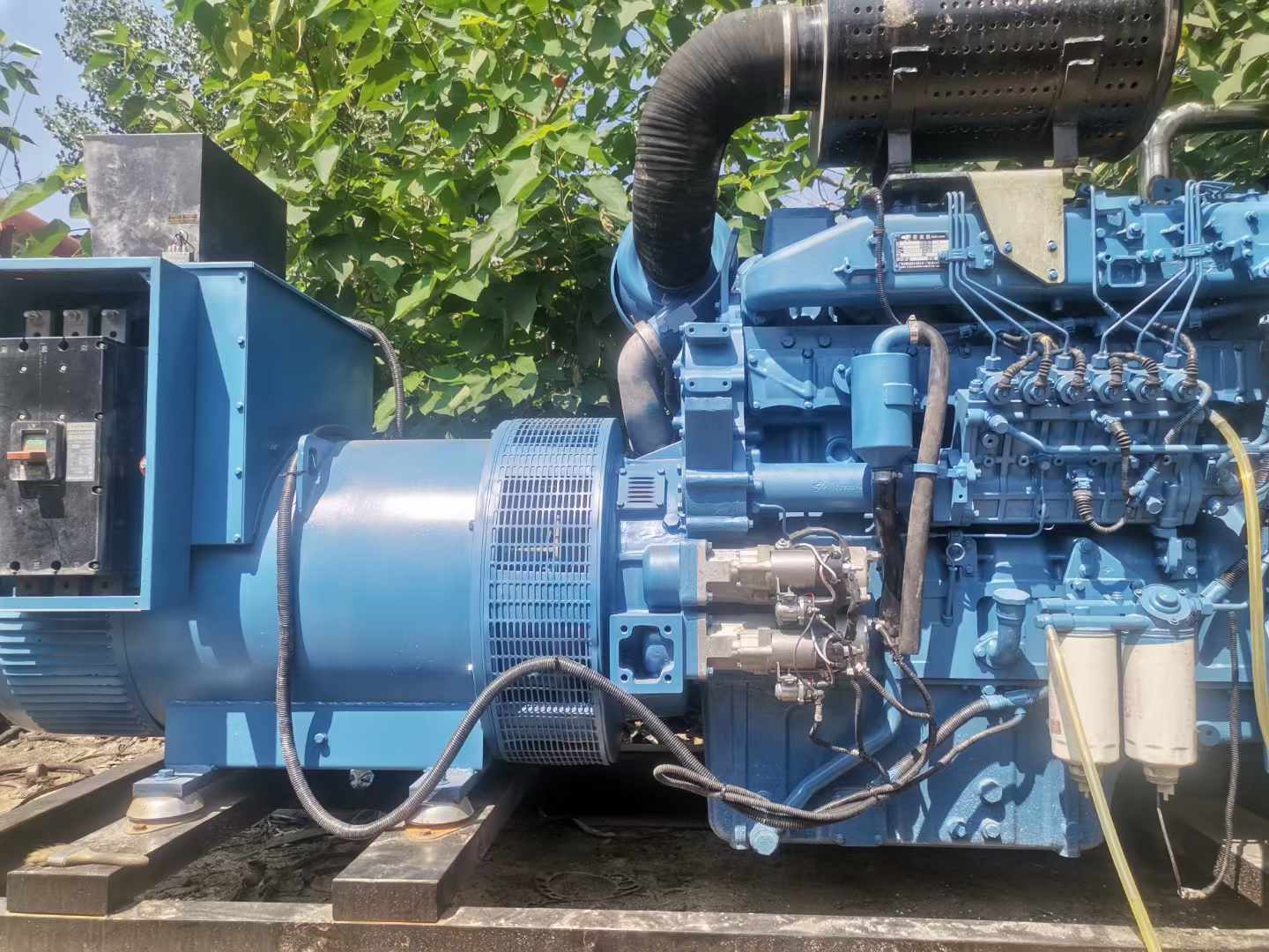 班戈详细说明降低 800kW 柴油发电机输出电流波动的方法